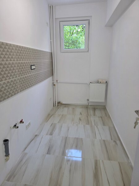 Titan, chiar pe Barajul Lotru, 5 minute metrou, complet renovata