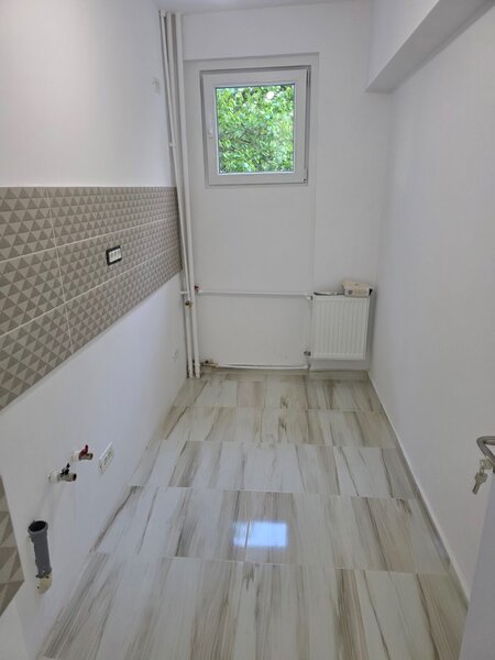 Titan, chiar pe Barajul Lotru, 5 minute metrou, complet renovata