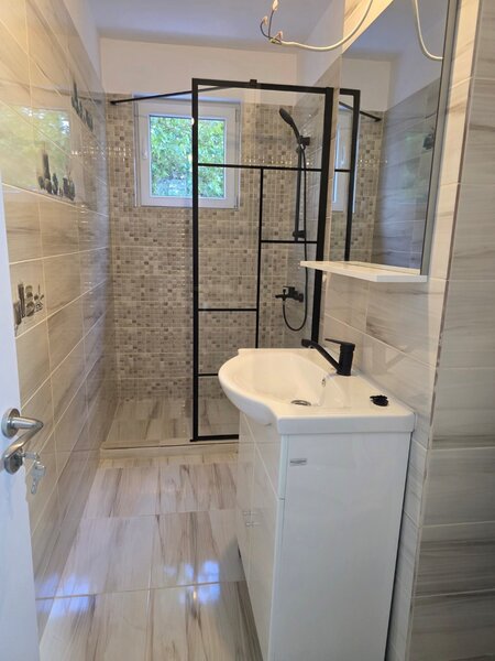 Titan, chiar pe Barajul Lotru, 5 minute metrou, complet renovata