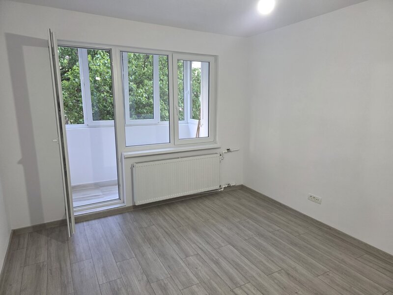 Titan, chiar pe Barajul Lotru, 5 minute metrou, complet renovata