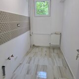 Baba Novac, bloc mixt, chiar la parc IOR, renovata complet